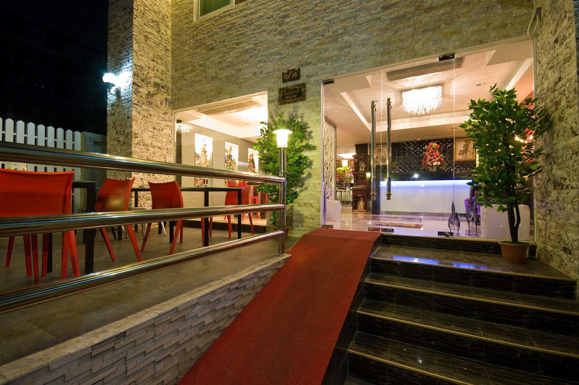 Richly Villa Bangkok Exteriör bild