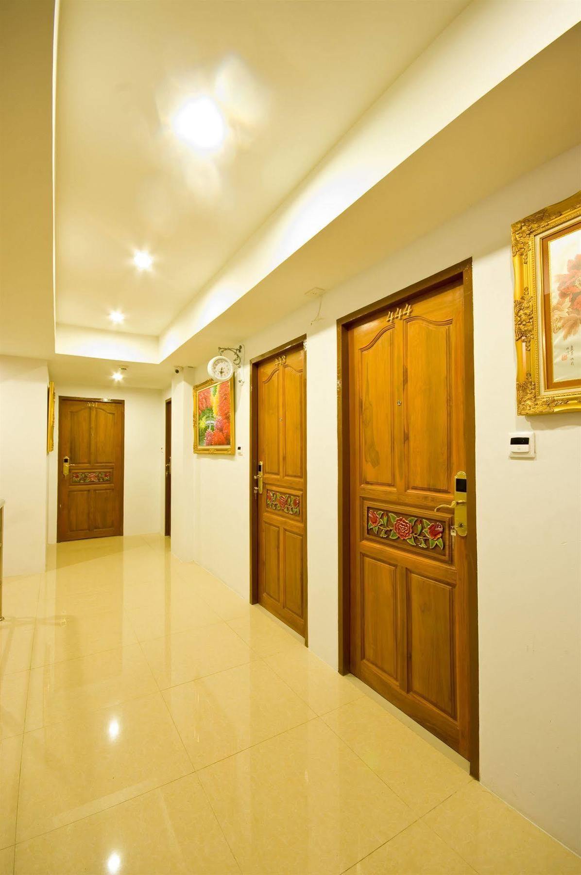 Richly Villa Bangkok Exteriör bild